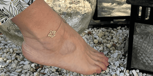 L'art et la symbolique du bracelet de cheville : une exploration détaillée