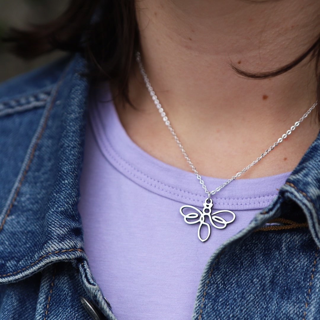 Bee Necklace One Line