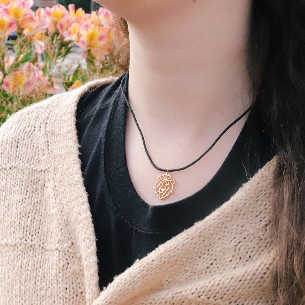 collier lion or cordon