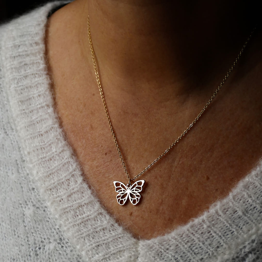 Pendentif or animal totem papillon