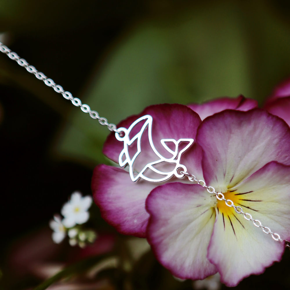 bracelet Baleine argent sur fleur