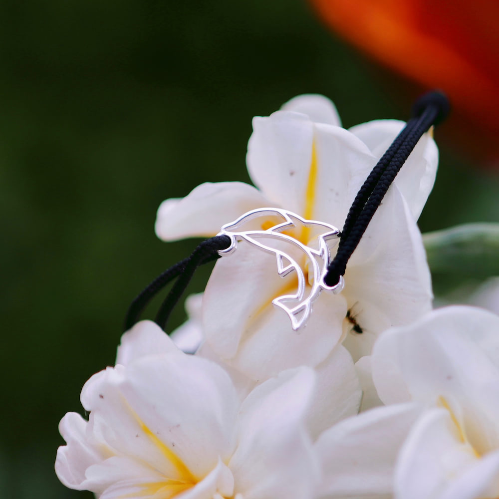 bracelet dauphin cordon fleurs